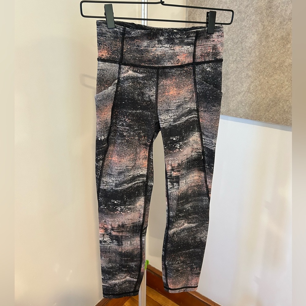 Lululemon Time To Sweat Crop 23" – Size 4 – Azurite Poppy Coral Multi